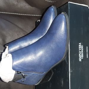 Vera Wang, Simply Vera ankle boots